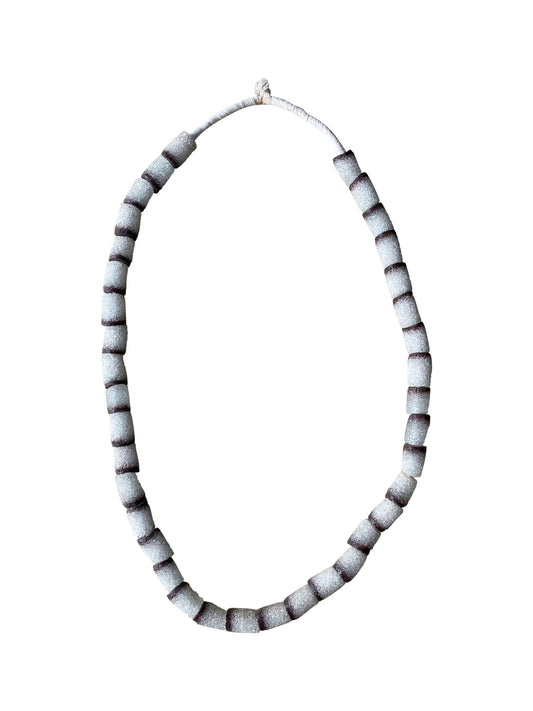 Frosted Glass Halskette mit strukturierter Oberfläche