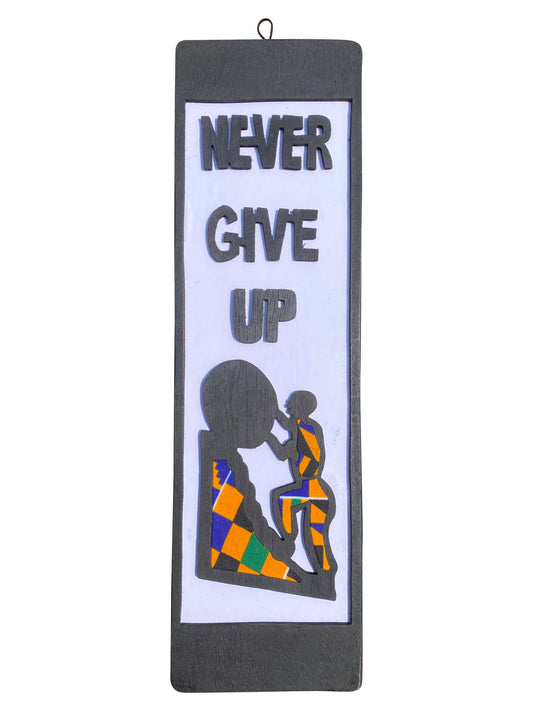 „Never Give Up“ Ebony Kente Wall Art aus Ghana