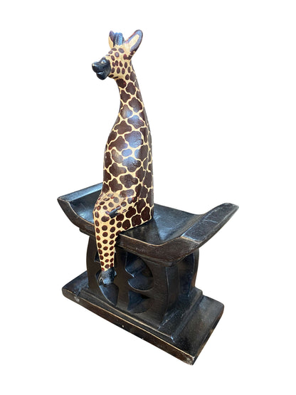 Giraffenliebe – Handgeschnitzte Ossese-Skulptur | Verspielte Eleganz in Holz (15 × 5 cm) | Einzeln erhältlich